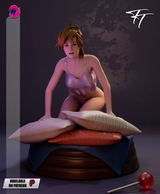 Lea Thompson (Lorraine Baines-Mcfly) Statue