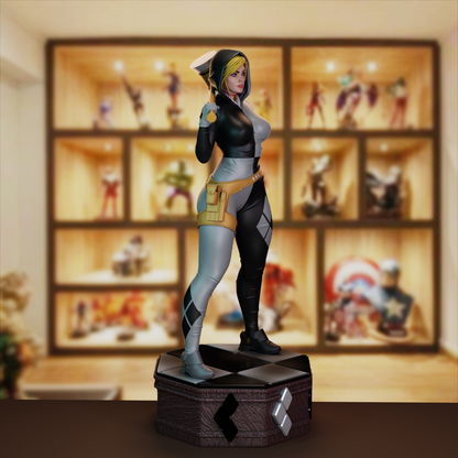 Harley Quinn (White Knight) Statue