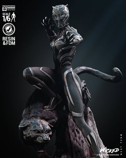 Black Panter Shuri Statue