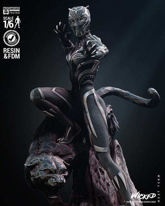 Black Panter Shuri Statue