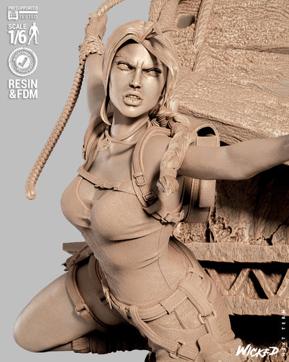 Lara Croft Statue