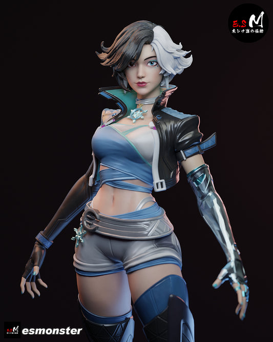 Luna Snow Statue