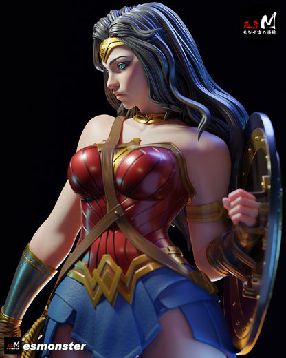 Wonder Woman Statue