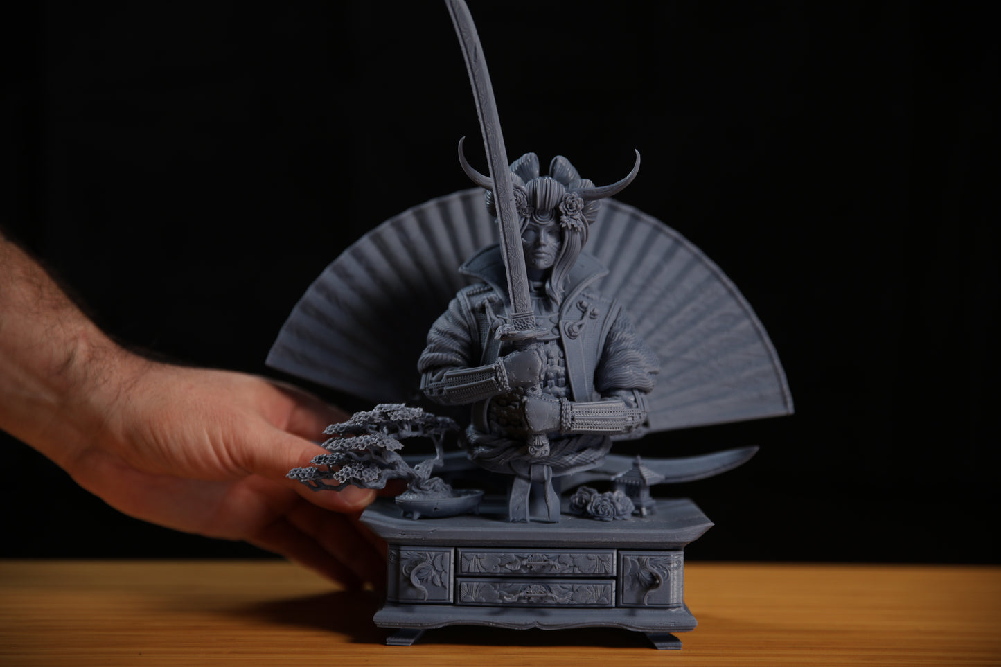 Himiko - Premium Bust And Jewerly Box